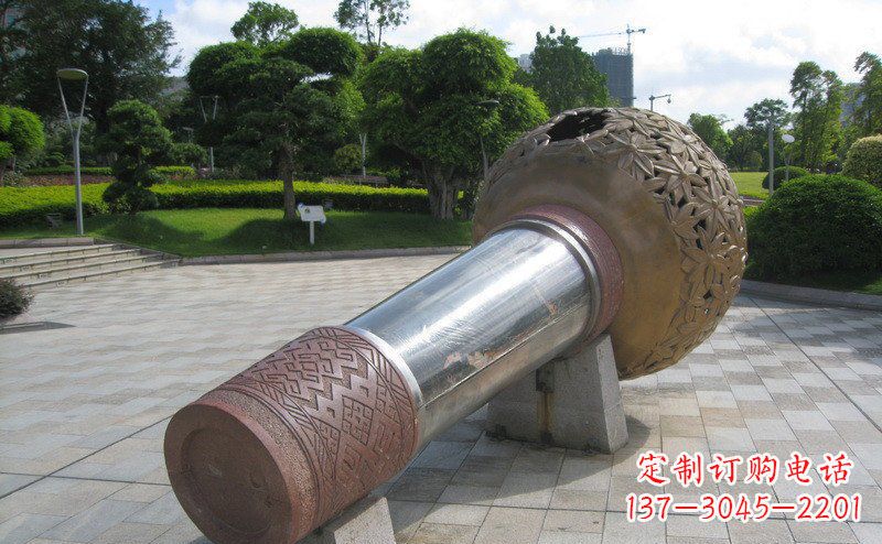 常州“铸就记忆的不锈钢话筒雕塑”