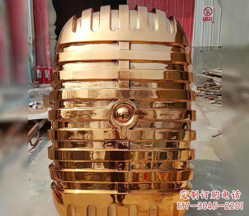 常州精美不锈钢话筒雕塑