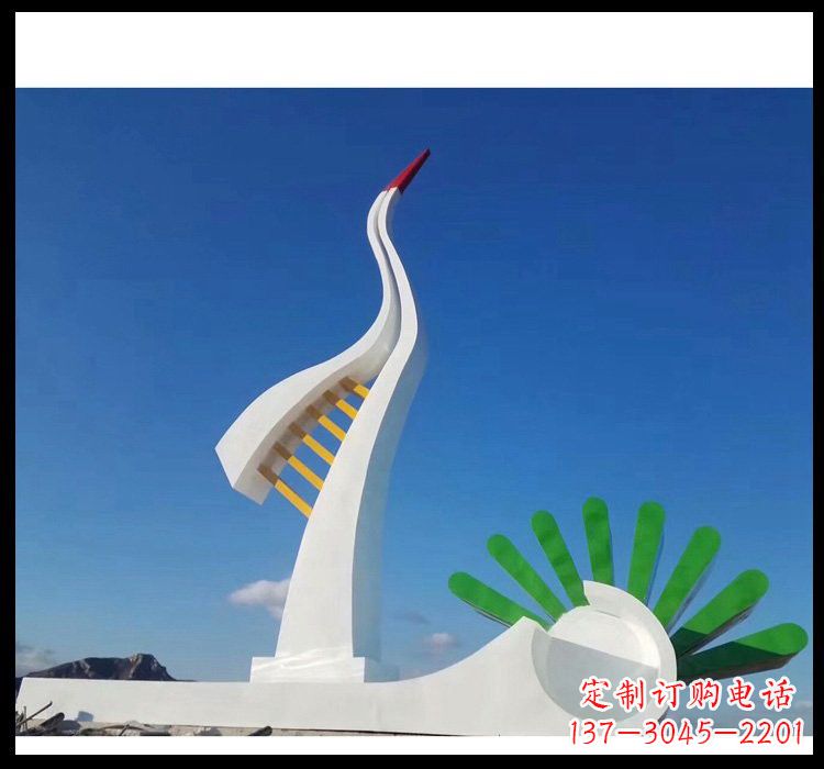 常州不锈钢景区抽象仙鹤和松树雕塑