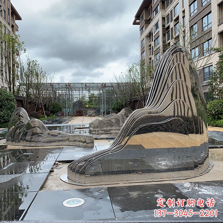 常州不锈钢镜面假山雕塑给城市带来灵动之美