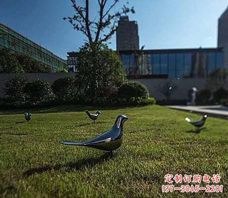 常州不锈钢镜面鸽子雕塑象征和平与美丽