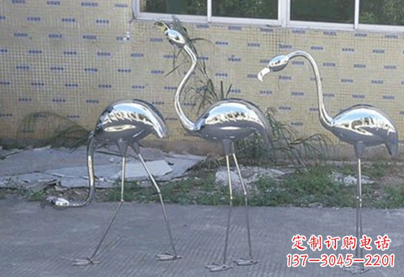 常州不锈钢火烈鸟雕塑给人以美好的视觉享受