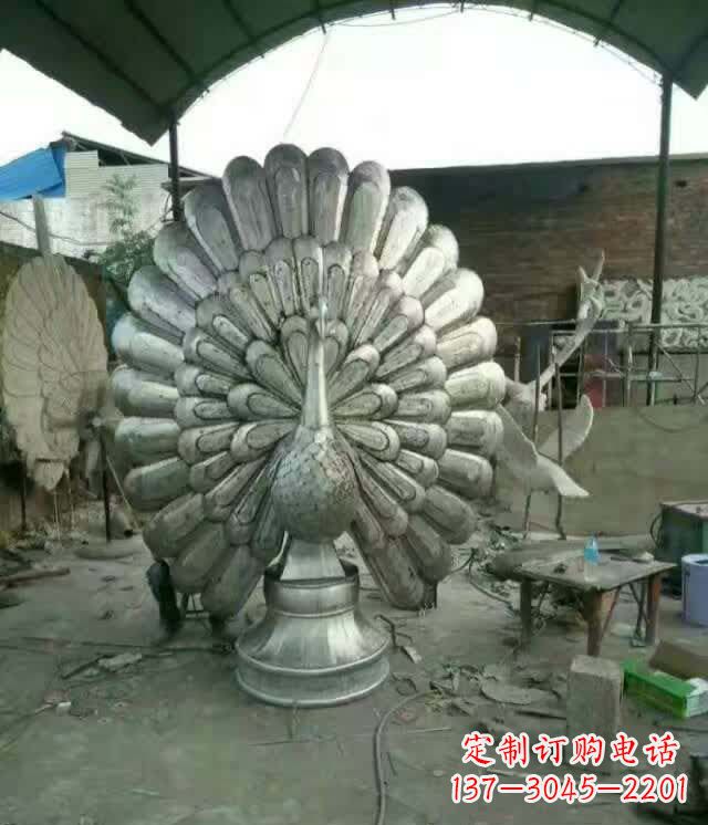 常州不锈钢烤漆孔雀开屏雕塑