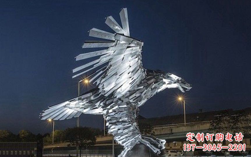 常州金色老鹰展翅飞翔——不锈钢老鹰抓球广场景观雕塑