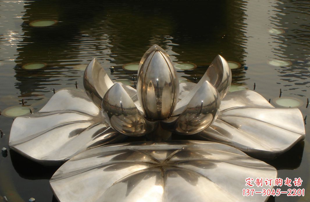 常州不锈钢莲花水中雕塑