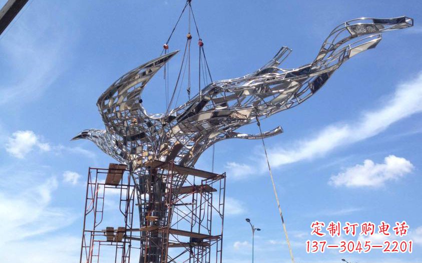 常州不锈钢镂空鸽子雕塑美丽的象征
