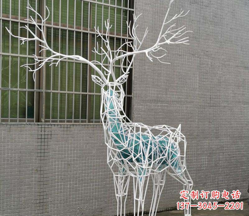 常州不锈钢镂空梅花鹿雕塑——流动的美丽