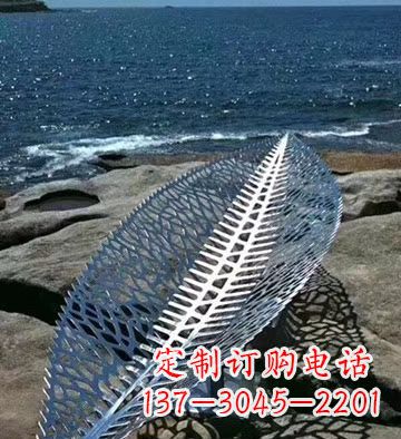 常州不锈钢镂空树叶景观雕塑精致而又充满灵性