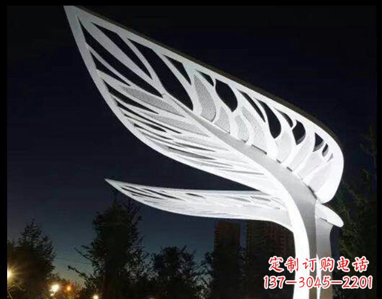 常州不锈钢镂空树叶雕塑点缀景观