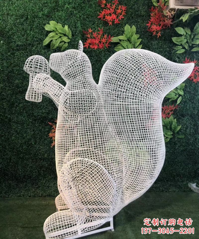 常州不锈钢松鼠雕塑展现自然的美