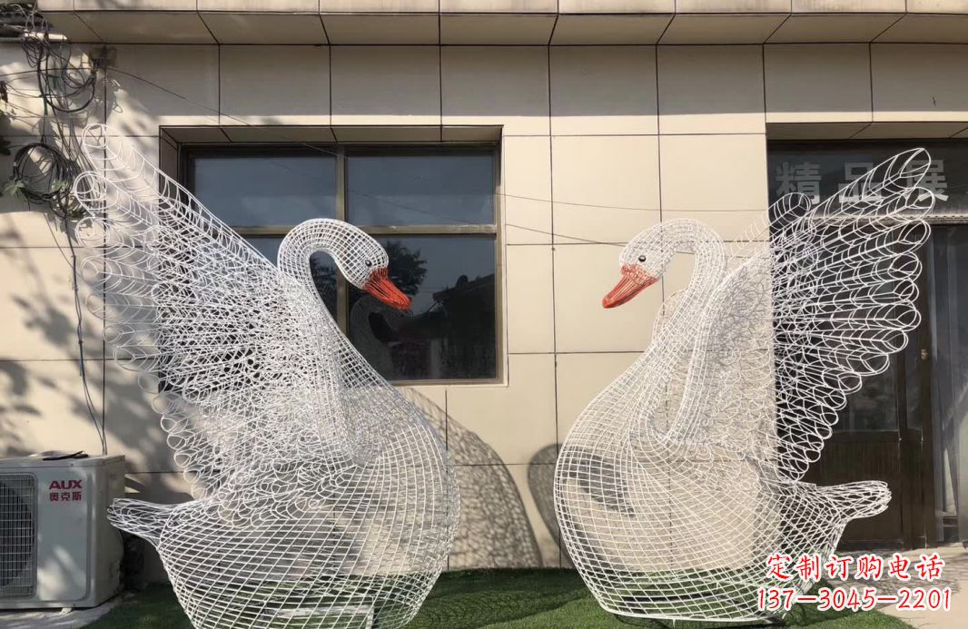 常州不锈钢镂空天鹅雕塑象征着美丽的永恒