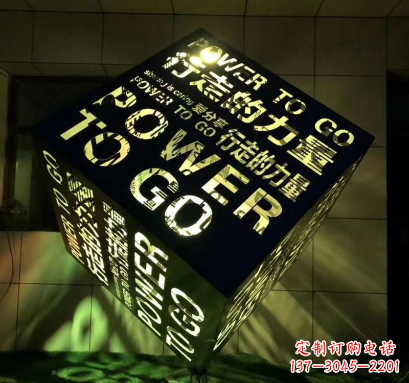 常州不锈钢材质的魔方雕塑精致的艺术设计