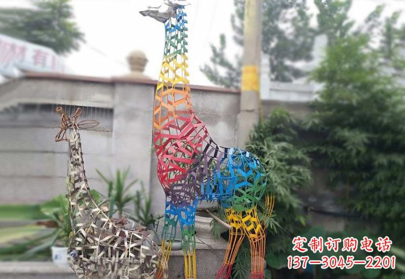 常州长颈鹿雕塑优雅而古典的艺术