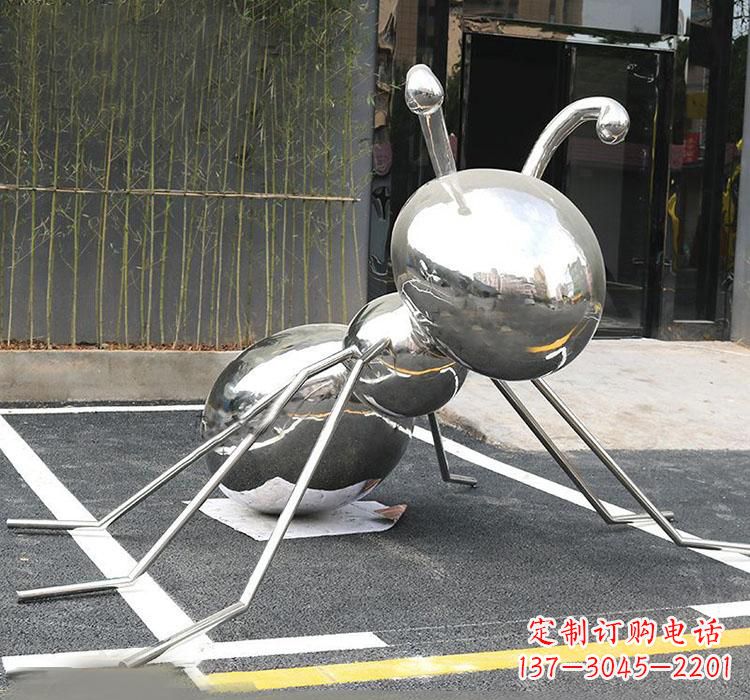 常州不锈钢蚂蚁雕塑象征着勤劳与坚毅