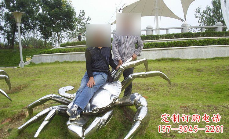 常州不锈钢螃蟹雕塑艺术美化公园环境