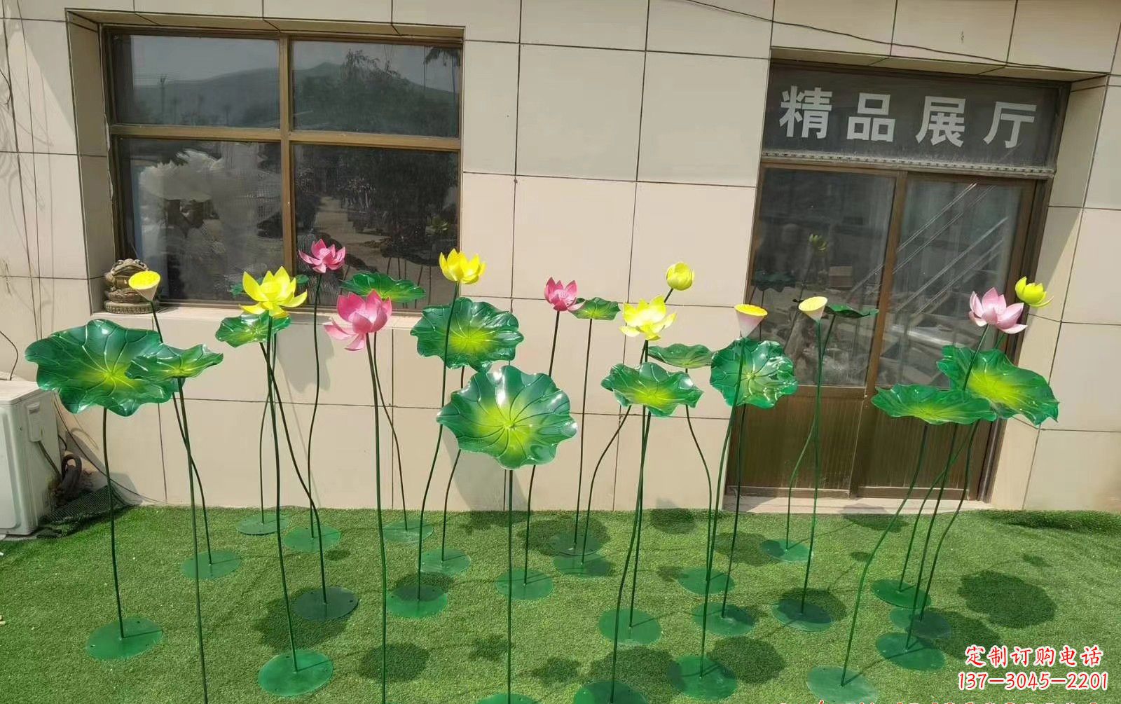常州不锈钢喷漆荷花景观雕塑