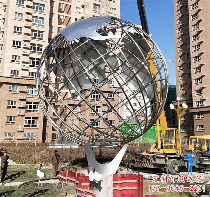 常州不锈钢地球仪雕塑以艺术表达地球的美