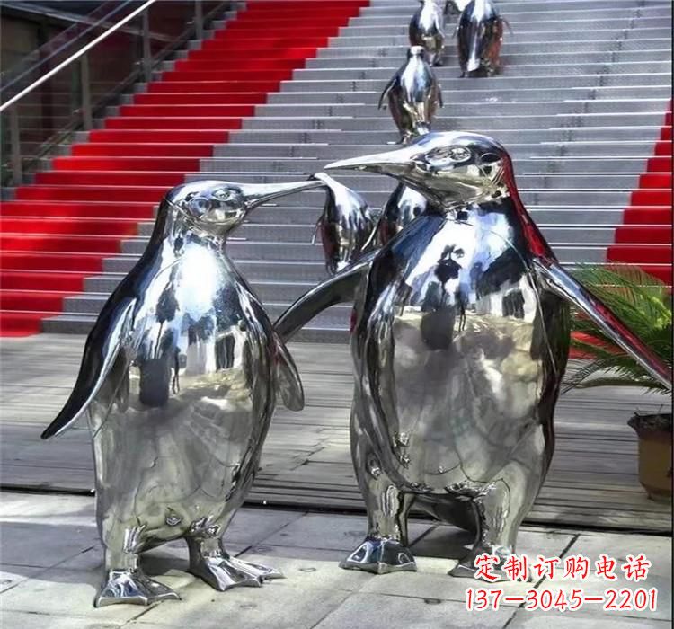 常州不锈钢企鹅雕塑海洋生物的艺术表现