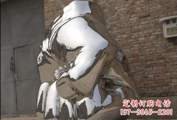 常州不锈钢拳头雕塑给人以力量的象征