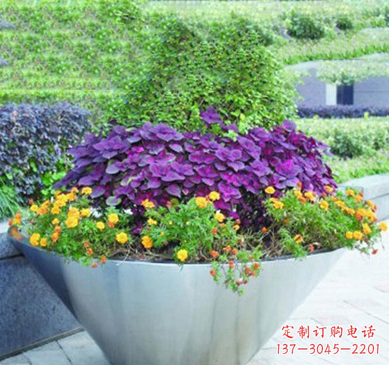 常州不锈钢花盆雕塑艺术之美
