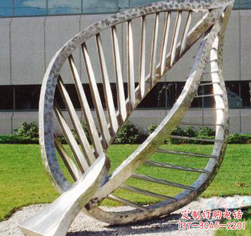 常州不锈钢树叶镂空景观雕塑精美而古朴