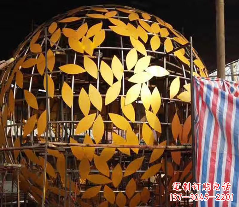 常州不锈钢树叶镂空球景观雕塑