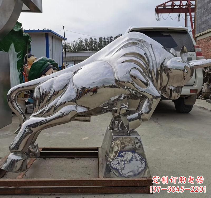 常州不锈钢拓荒牛雕塑象征勇敢和拼搏