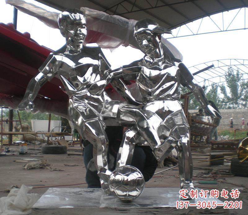 常州展现足球精神的不锈钢雕塑