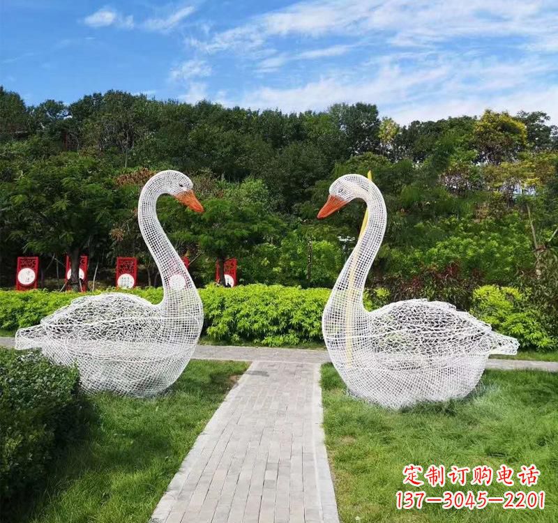 常州不锈钢天鹅雕塑——象征着爱与和平