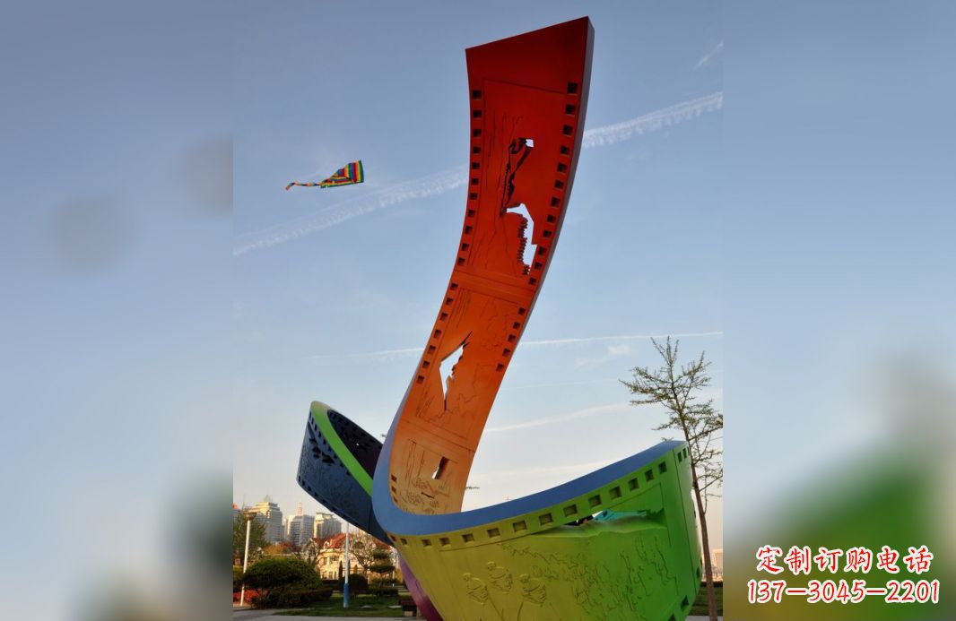 常州不锈钢五彩胶卷广场景观雕塑