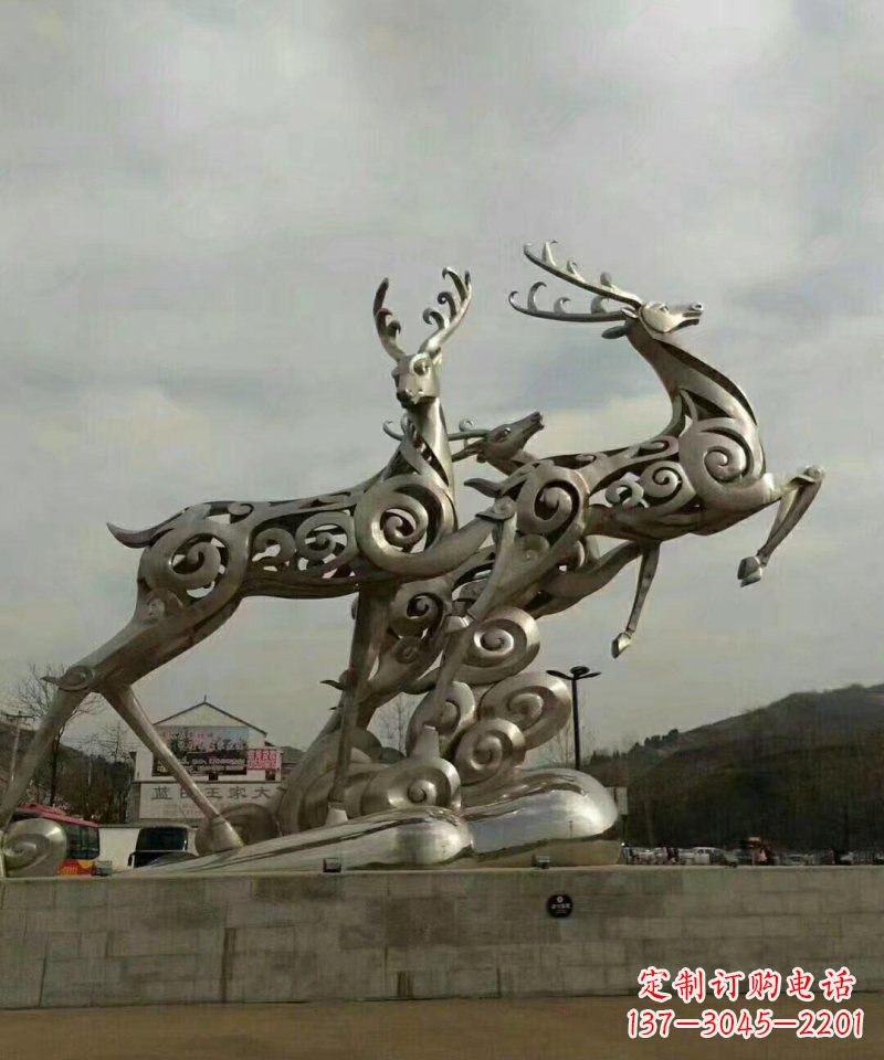 常州梅花鹿雕塑——祥云梅花鹿广场的标志