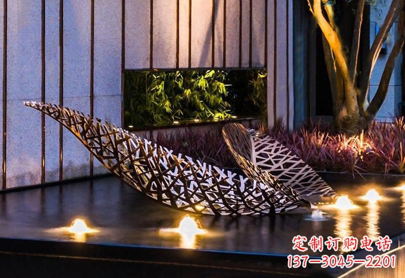 常州不锈钢小区镂空树叶雕塑