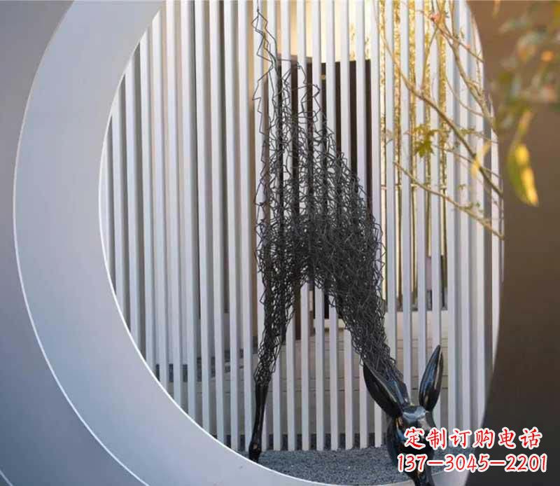 常州不锈钢小区的长颈鹿雕塑