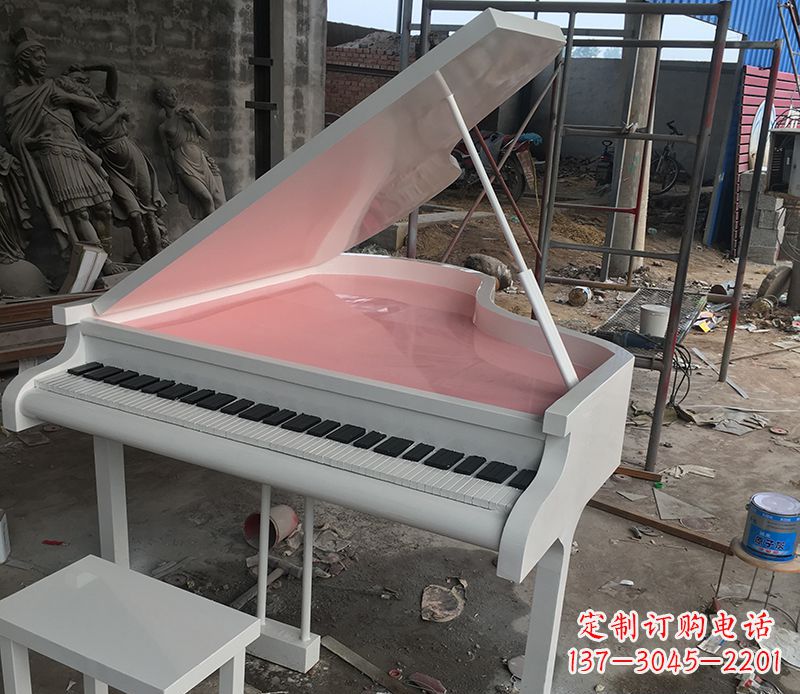 常州校园里的钢琴雕塑