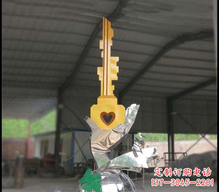 常州不锈钢校园手提钥匙雕塑