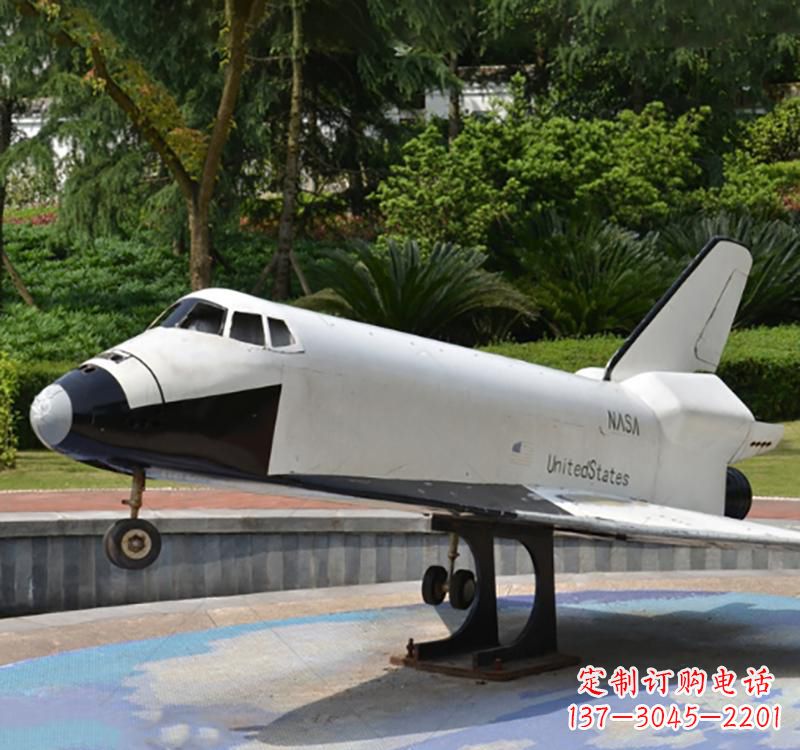 常州不锈钢飞机雕塑给空中增添梦幻氛围