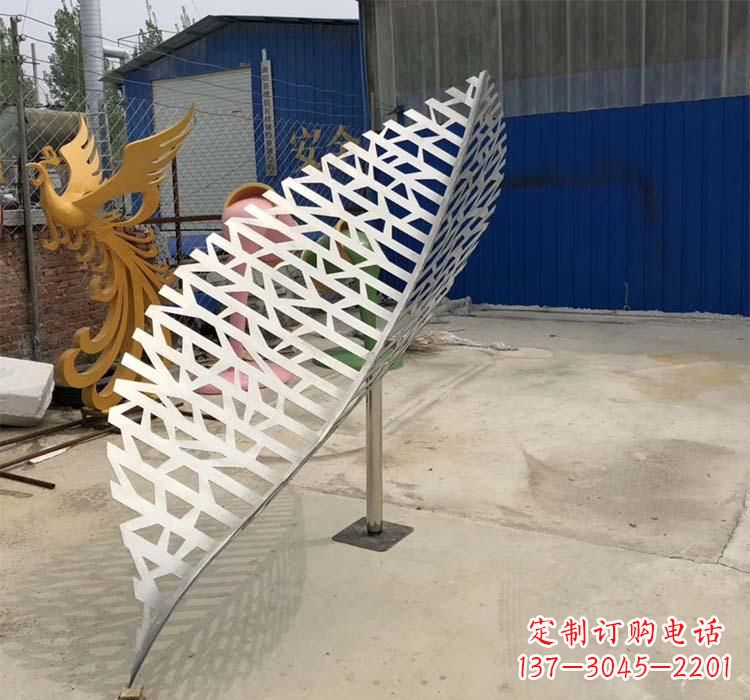 常州不锈钢园林树叶雕塑