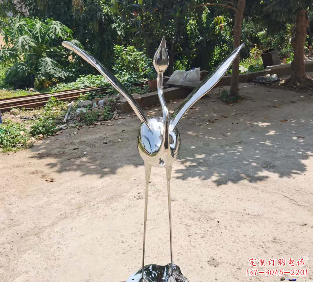 常州不锈钢仙鹤雕塑——传承灵动之美