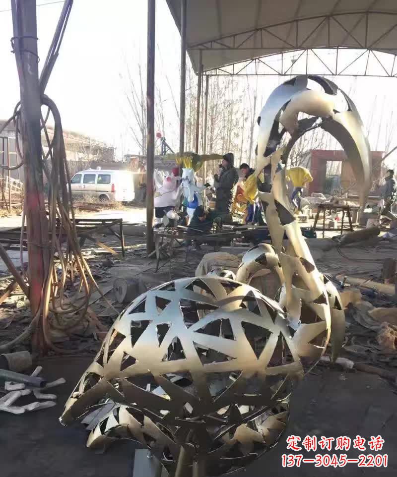 常州不锈钢天鹅雕塑象征着幸福的美好
