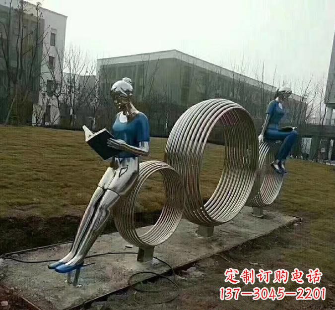 常州圆环读书人雕塑