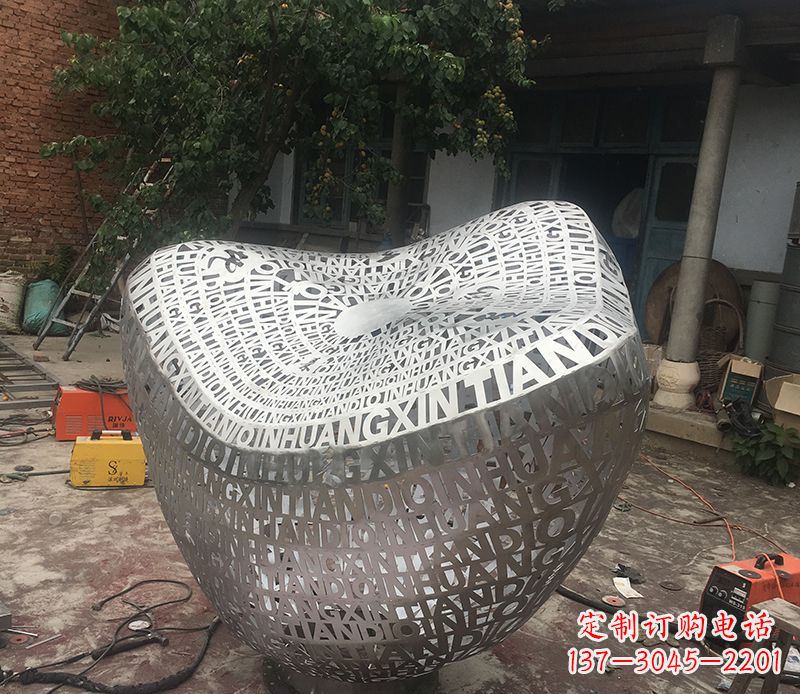 常州不锈钢元宝雕塑精美外形与精美文化