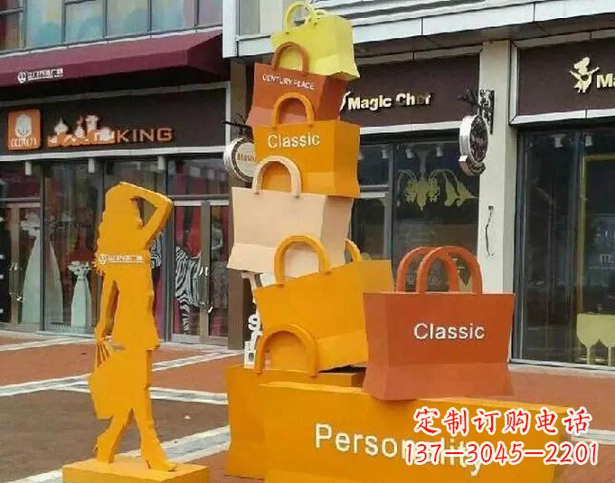 常州步行街不锈钢购物袋和抽象人物雕塑
