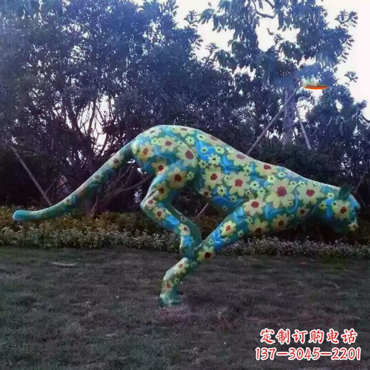 常州玻璃钢彩绘豹子雕塑艺术与自然的完美结合