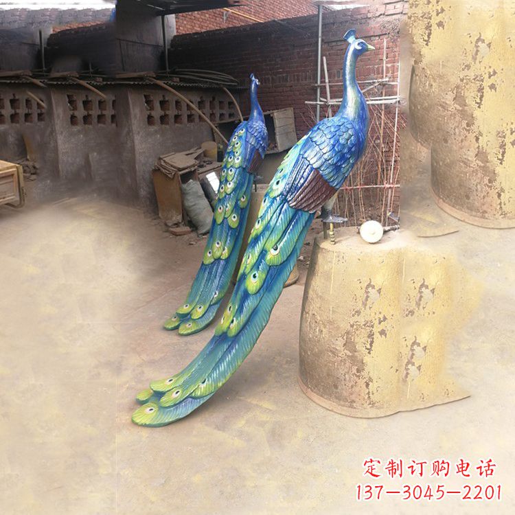常州传统文化的象征——彩绘孔雀铜雕塑