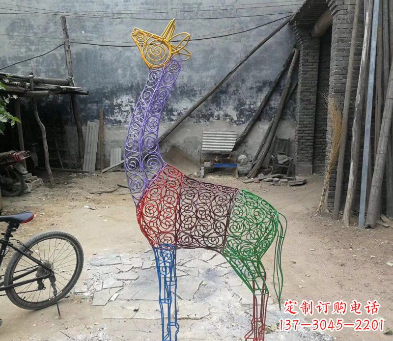 常州彩色不锈钢镂空梅花鹿雕塑——精美艺术品