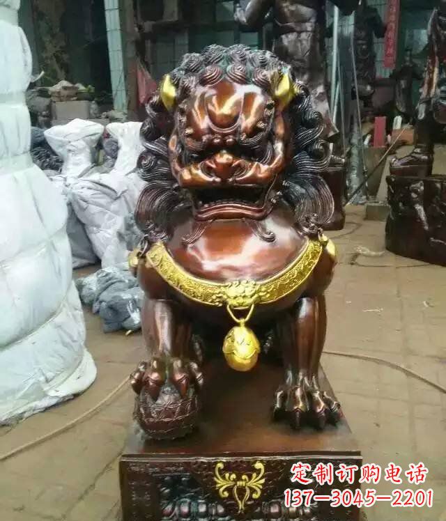 常州踩球的狮子铜雕