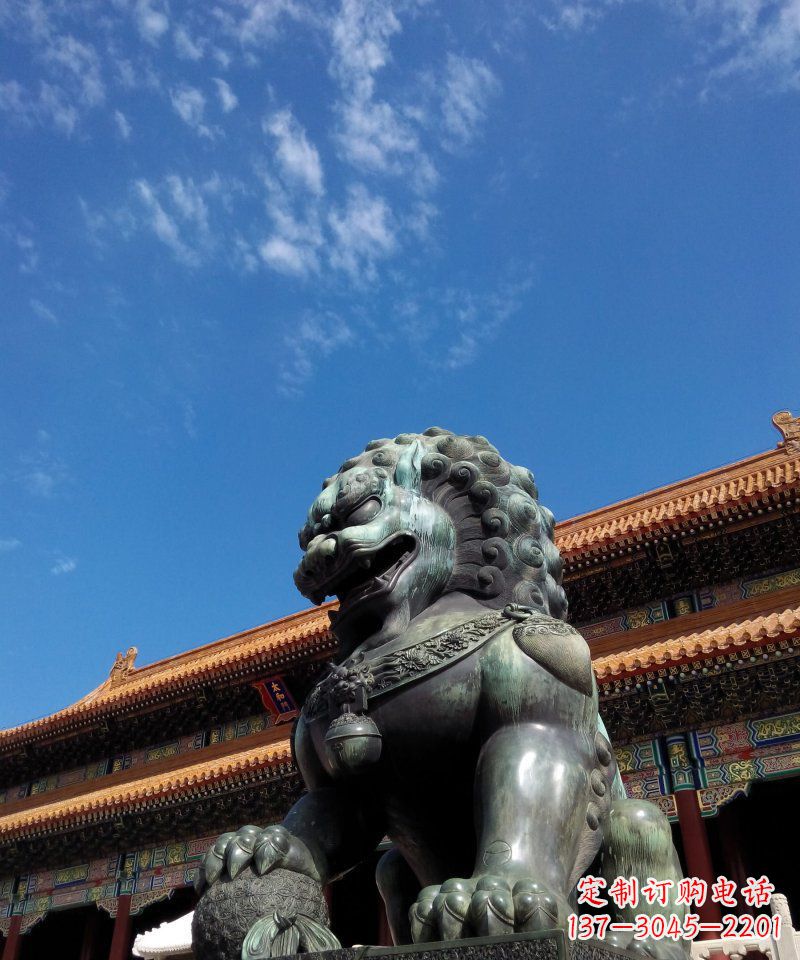 常州踩球的铜狮子寺庙门口动物雕塑