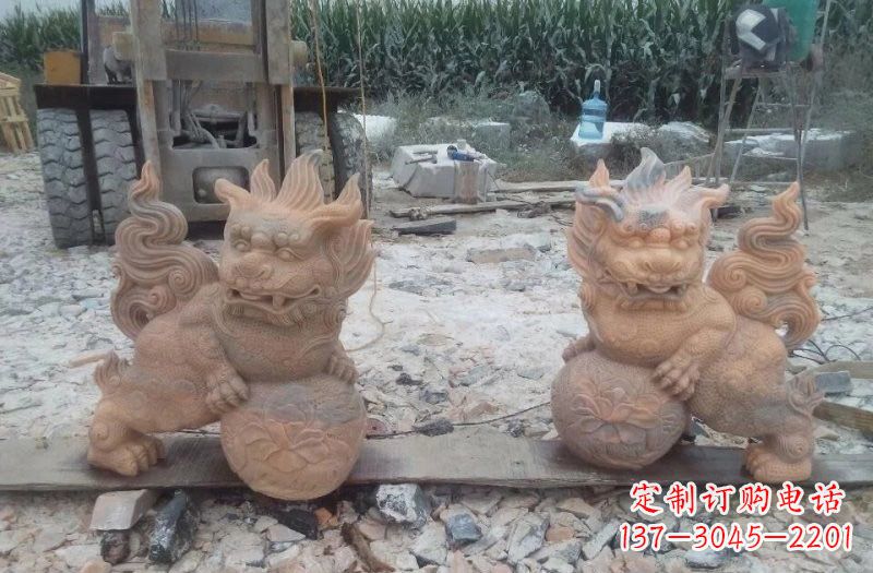 常州狮子雕塑踩球小狮子石雕