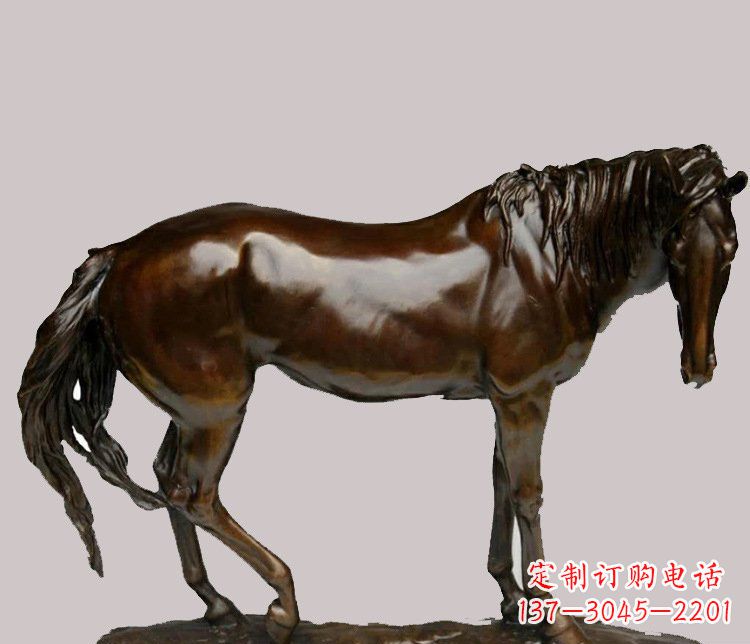 常州草原上的动物雕塑