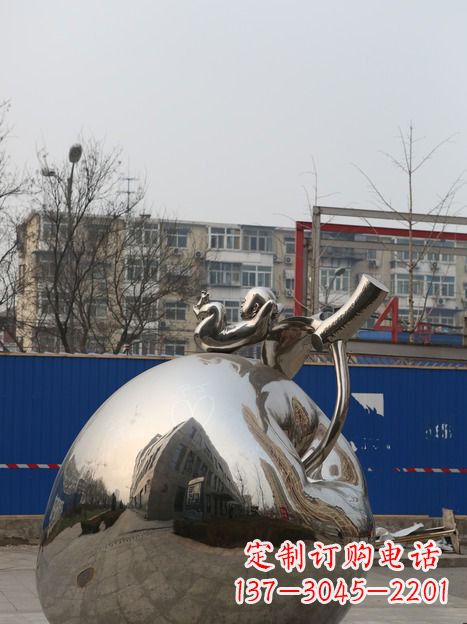 常州城市中的苹果雕塑